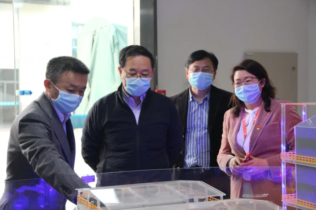 Welcome大发科技研制出的纳米膜材料得到安徽省经信厅领导的肯定